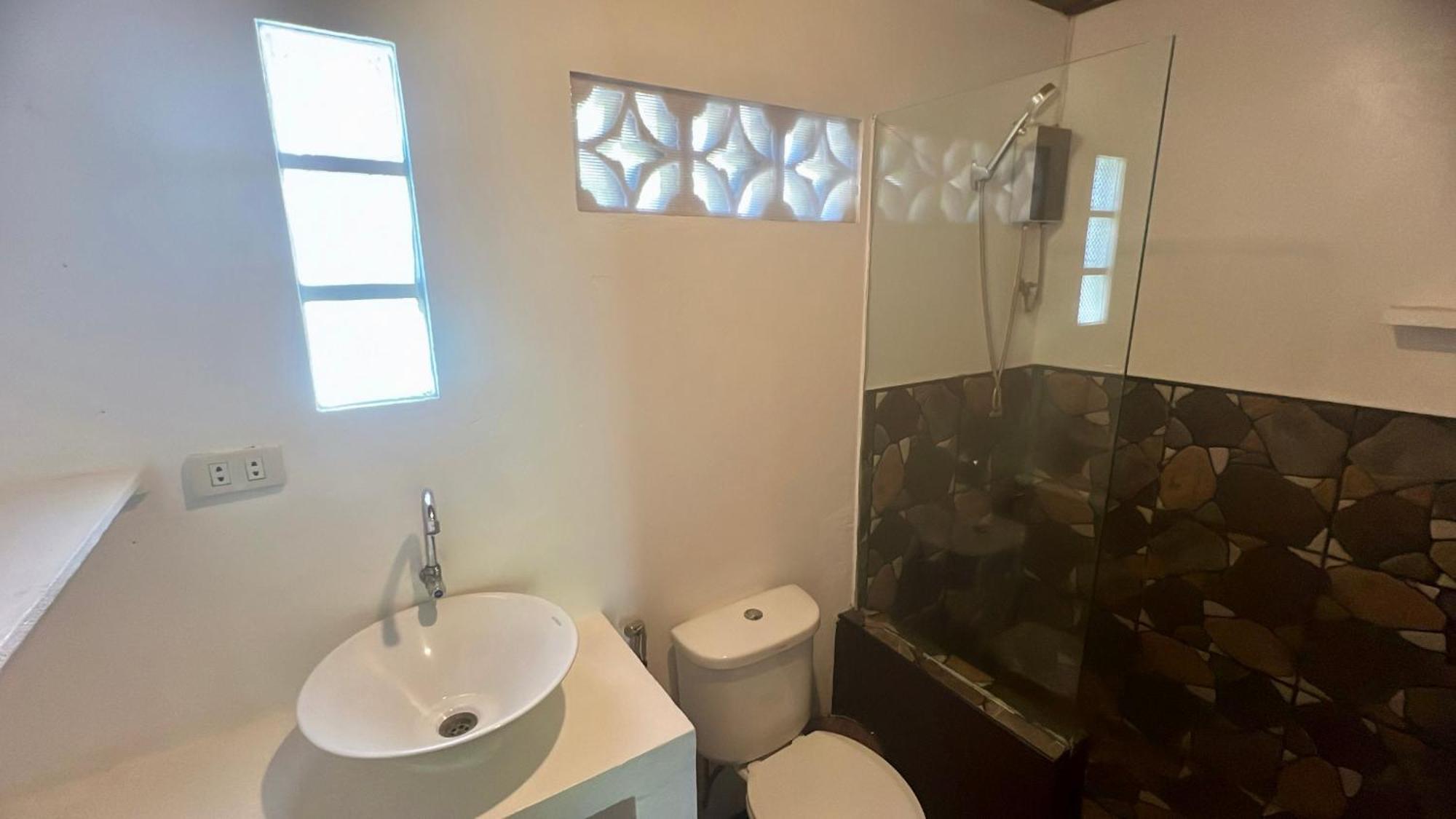 Yay Lodge Siargao, Private Room 1 With Ac & Hot Shower And Fast Starlink Wifi General Luna  Eksteriør bilde