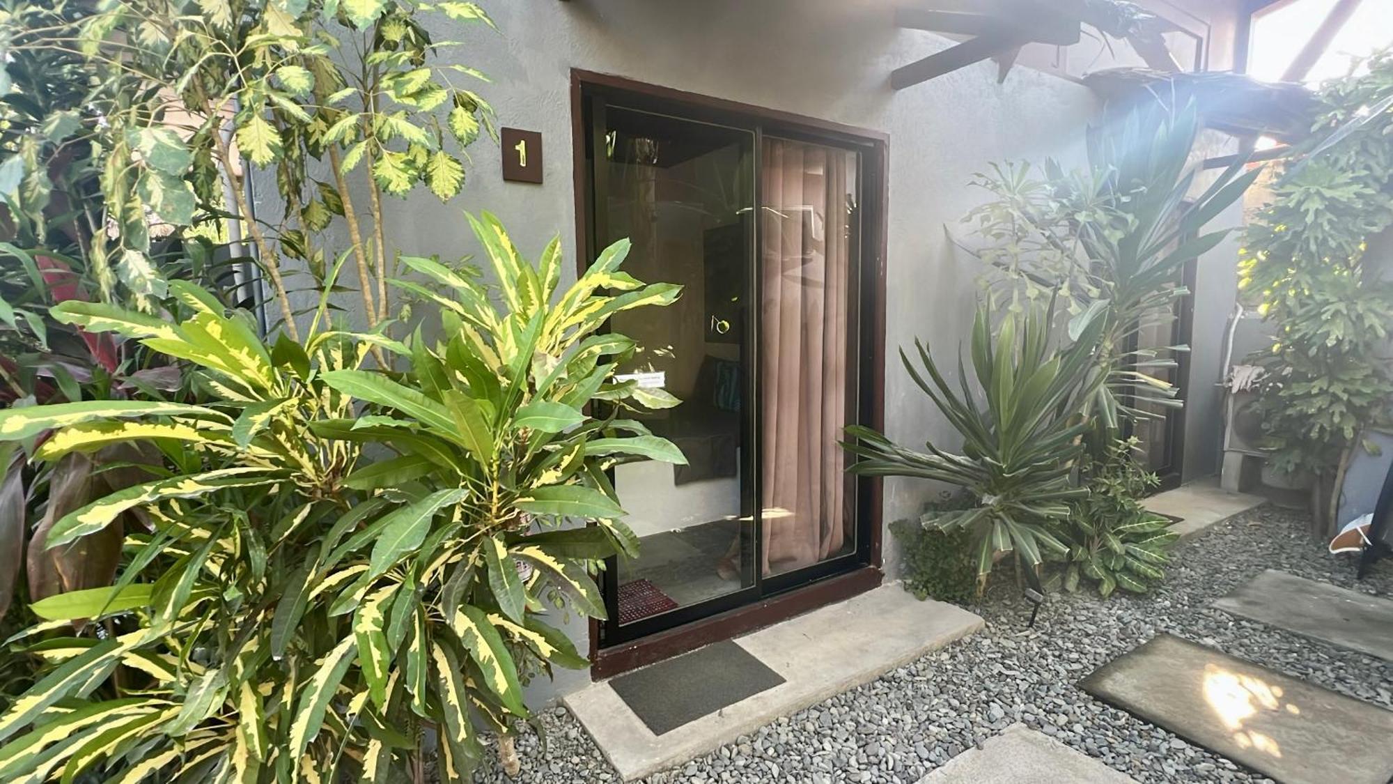 Yay Lodge Siargao, Private Room 1 With Ac & Hot Shower And Fast Starlink Wifi General Luna  Eksteriør bilde